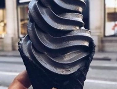 Νέα Υόρκη: Απαγόρευσαν την πώληση μαύρου παγωτού για λόγους υγείας